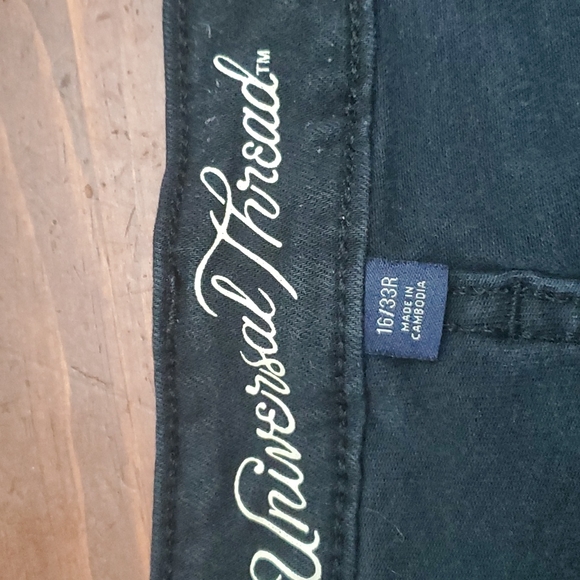 Shorts - Picture 3 of 5